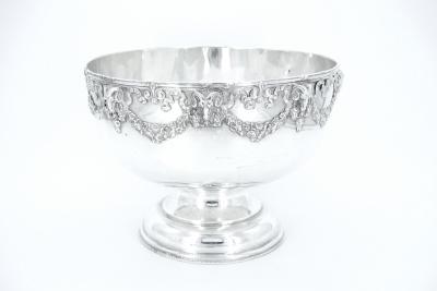 Old EnglishSilver Plate Centerpiece Bowl Punch Bowl