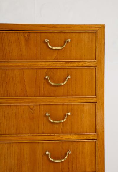Ole Wanscher Ole Wanscher Elm Wood Tall Bow Front Chest Of Drawers Circa 1950s