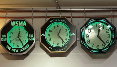 Original Art Deco Green Neon Hexagon Vintage RCA Radio and Phonograph