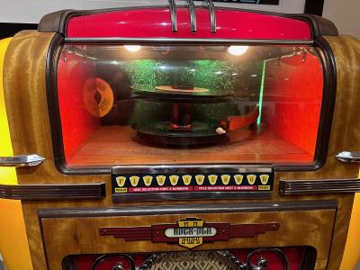 Original Rock Ola Tabletop Jukebox now a Bluetooth Device Player