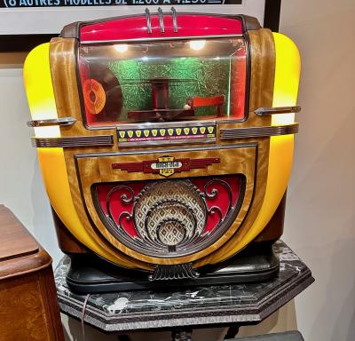 Original Rock Ola Tabletop Jukebox now a Bluetooth Device Player