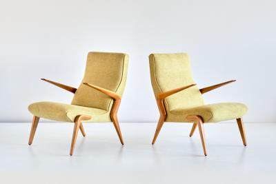 Osvaldo Borsani Important Pair of Osvaldo Borsani P71 Armchairs in Walnut Tecno Italy 1954