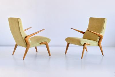 Osvaldo Borsani Important Pair of Osvaldo Borsani P71 Armchairs in Walnut Tecno Italy 1954