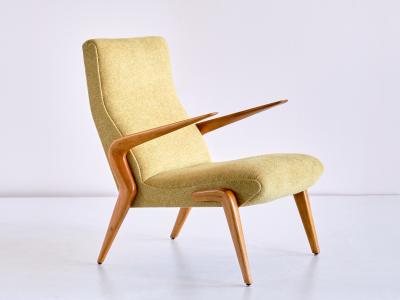 Osvaldo Borsani Important Pair of Osvaldo Borsani P71 Armchairs in Walnut Tecno Italy 1954