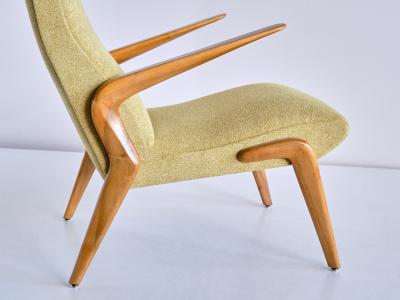 Osvaldo Borsani Important Pair of Osvaldo Borsani P71 Armchairs in Walnut Tecno Italy 1954