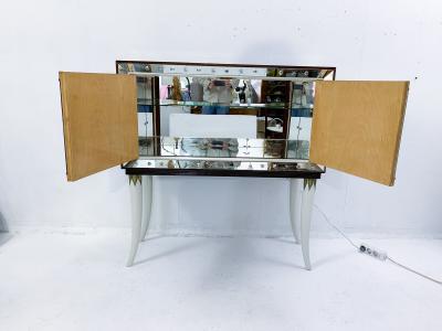 Osvaldo Borsani Italian Mid Century Mirrored Cocktail Cabinet in the Style of Borsani