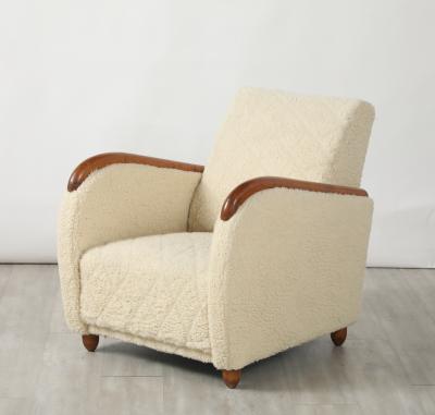 Osvaldo Borsani Osvaldo Borsani Pair of Sheepskin and Oak Lounge Chairs circa 1945