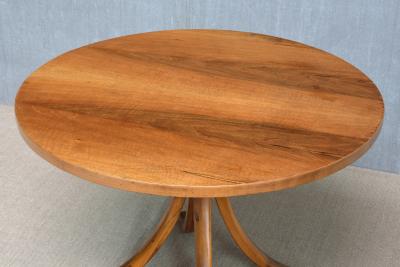 Osvaldo Borsani Osvaldo Borsani Sculptural Round Dining Table in Walnut Varedo Italy 1945