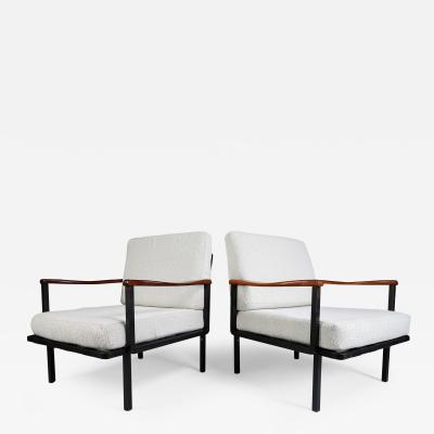 Osvaldo Borsani Pair Early 1960s Osvaldo Borsani P24 chairs for Tecno Italy