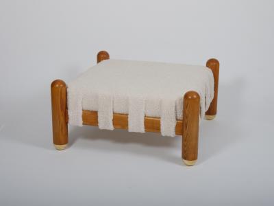 Ottoman in wool boucle wood and brass