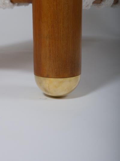 Ottoman in wool boucle wood and brass