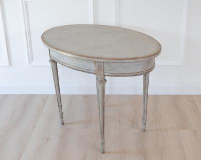 Oval table in the Gustavian style is finished in grey