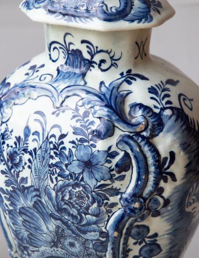 PAIR OF 18TH CENTURY DELFT BALUSTER VASES WITH LIDS