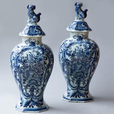 PAIR OF 18TH CENTURY DELFT BALUSTER VASES WITH LIDS