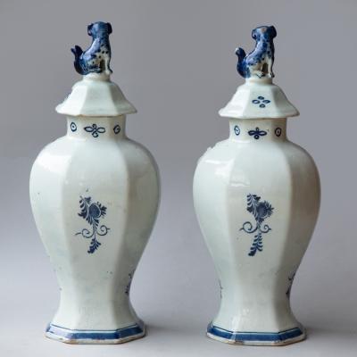 PAIR OF 18TH CENTURY DELFT BALUSTER VASES WITH LIDS