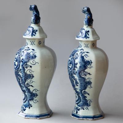 PAIR OF 18TH CENTURY DELFT BALUSTER VASES WITH LIDS