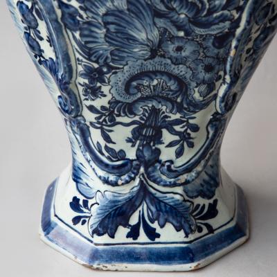 PAIR OF 18TH CENTURY DELFT BALUSTER VASES WITH LIDS