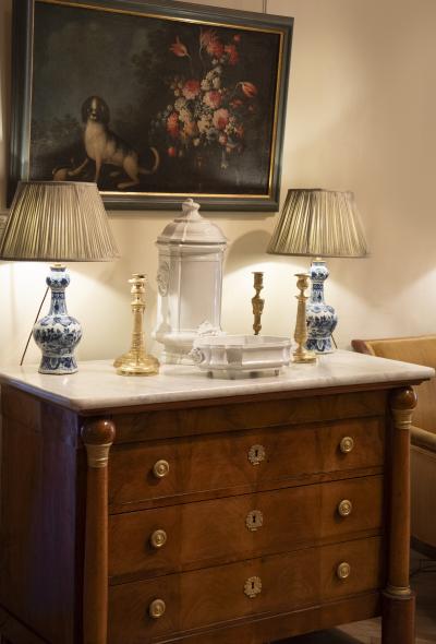 PAIR OF 18TH CENTURY OCTAGONAL DUTCH DELFT BLUE AND WHITE WAISTED BOTTLE VASES 