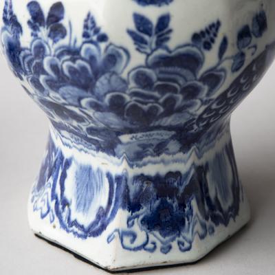 PAIR OF 18TH CENTURY OCTAGONAL DUTCH DELFT BLUE AND WHITE WAISTED BOTTLE VASES 