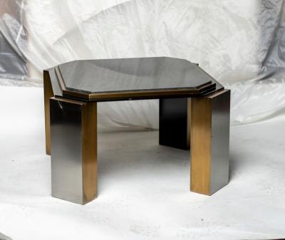 PAIR OF 1980S MODERNIST LOW TABLES IN ENAMELED STEEL AND PATINATED BRASS