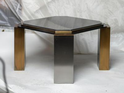 PAIR OF 1980S MODERNIST LOW TABLES IN ENAMELED STEEL AND PATINATED BRASS