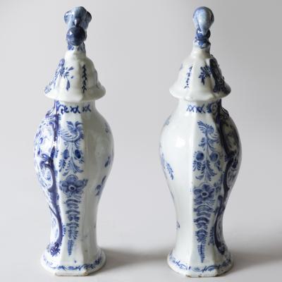 PAIR OF 19TH CENTURY DELFT BALUSTER VASES WITH LIDS