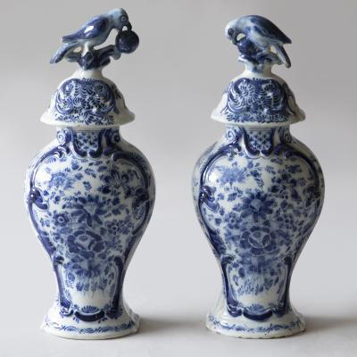 PAIR OF 19TH CENTURY DELFT BALUSTER VASES WITH LIDS