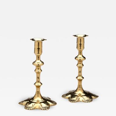 PAIR OF BRASS CANDLESTICKS WITH A PETAL BASE
