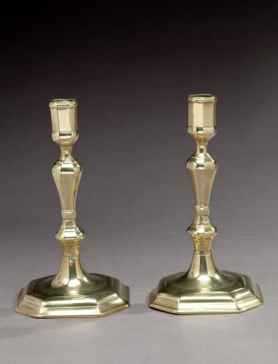 PAIR OF BRASS CANDLESTICKS WITH AN OCTAGONAL BASE