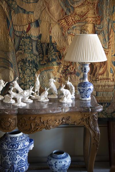 PAIR OF DUTCH DELFT BLUE AND WHITE WAISTED BOTTLE VASES CONVERTED TO LAMPS