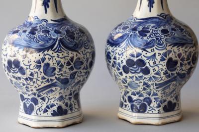 PAIR OF DUTCH DELFT BLUE AND WHITE WAISTED BOTTLE VASES CONVERTED TO LAMPS