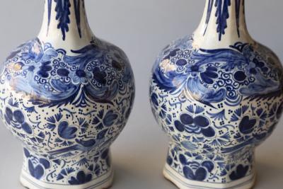 PAIR OF DUTCH DELFT BLUE AND WHITE WAISTED BOTTLE VASES CONVERTED TO LAMPS