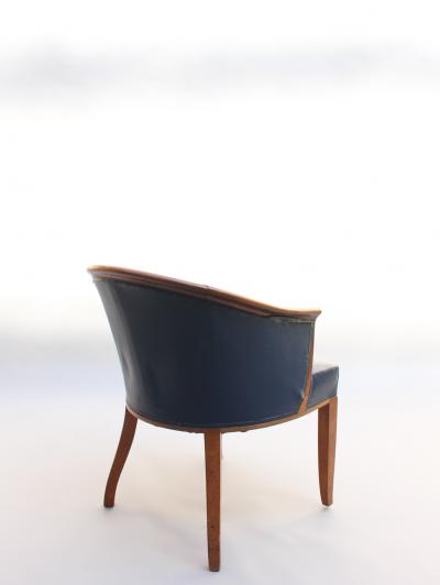 PAIR OF FINE FRENCH ART DECO WALNUT VISITOR ARMCHAIRS BY LELEU