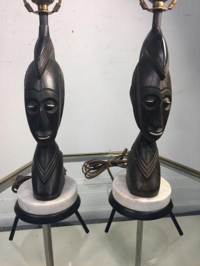 PAIR OF MID CENTURY CARVED WOOD AFRICAN BUST ON TRIPOD MARBLE BASE LAMPS