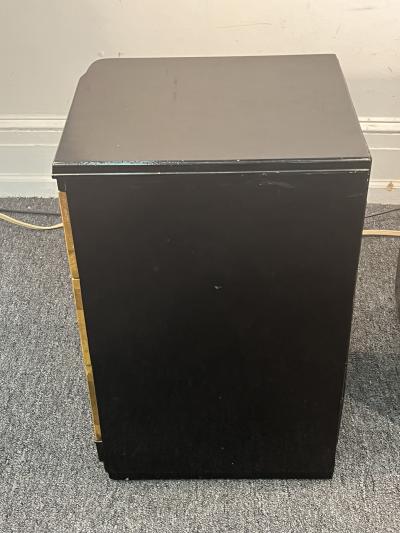 PAIR OF MODERNIST ART DECO BURLWOOD BLACL LACQUER NIGHTSTANDS