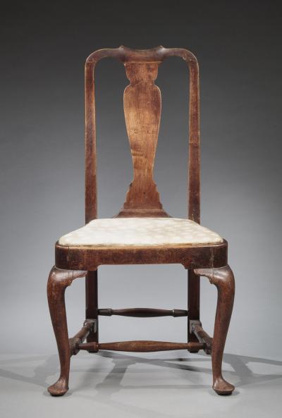 PAIR OF QUEEN ANNE COMPASS SEAT SIDE CHAIRS