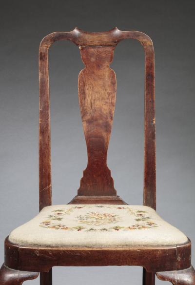 PAIR OF QUEEN ANNE COMPASS SEAT SIDE CHAIRS