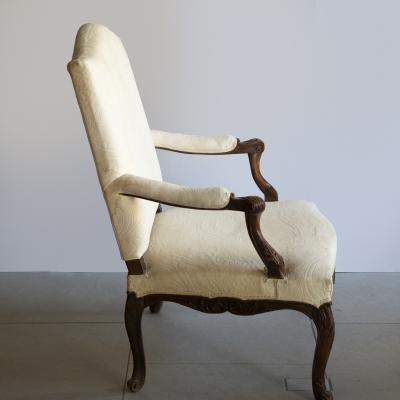 PAIR OF R GENCE PERIOD CARVED AND STAINED BEECH FAUTEUILS