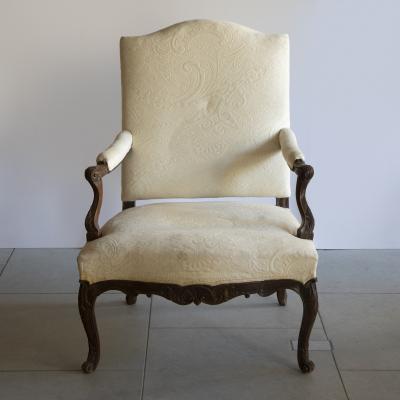 PAIR OF R GENCE PERIOD CARVED AND STAINED BEECH FAUTEUILS