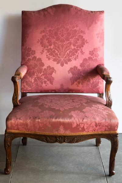 PAIR OF R GENCE PERIOD CARVED BEECH FAUTEUILS OR ARMCHAIRS