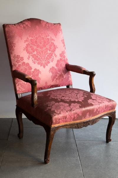PAIR OF R GENCE PERIOD CARVED BEECH FAUTEUILS OR ARMCHAIRS