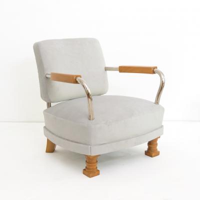 PAIR OF SCANDINAVIAN MODERN CHROME AND ELM ARMCHAIRS