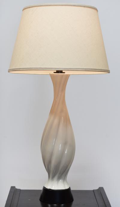 PAIR OF WHITE BALUSTER FORM TABLE LAMPS