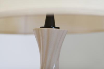 PAIR OF WHITE BALUSTER FORM TABLE LAMPS