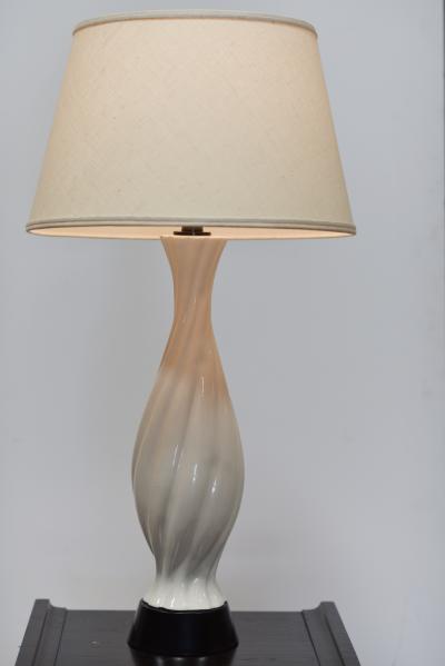 PAIR OF WHITE BALUSTER FORM TABLE LAMPS