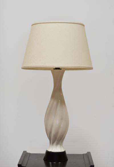 PAIR OF WHITE BALUSTER FORM TABLE LAMPS