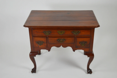 PHILADELPHIA DRESSING TABLE INV 0338 