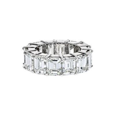 PLATINUM 18 CARATS EMERALD CUT DIAMOND ETERNITY BAND
