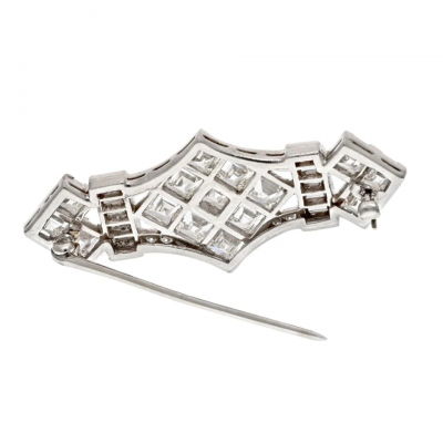PLATINUM 4 50 CARATS CARRE BAGUETTE AND ROUND CUT DIAMOND BROOCH