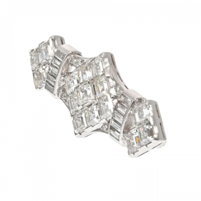PLATINUM 4 50 CARATS STRAIGHT CUT DIAMOND BROOCH